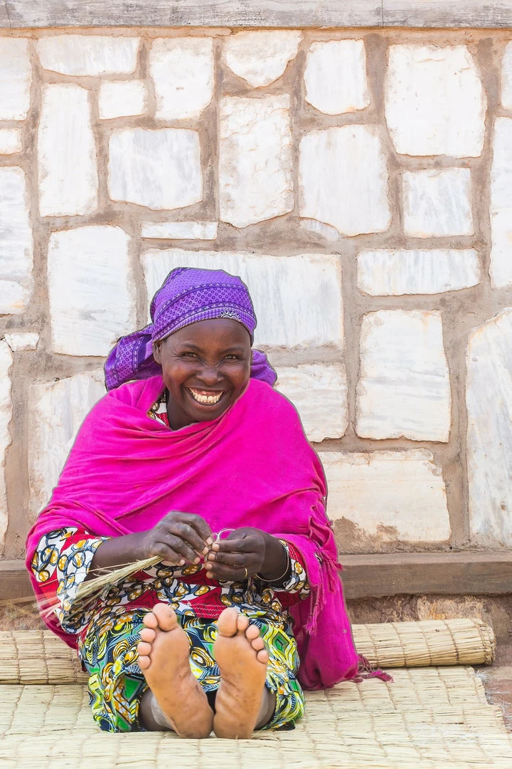 RWANDA HOME Tiny Black Vase / Pencil Holder 5 RWANDA HOME Tiny Black Vase / Pencil Holder