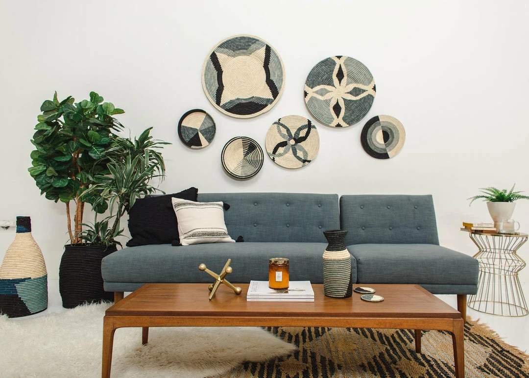 UGANDA Opal Gray Color Blocked Raffia Tray HOME 5 UGANDA Opal Gray Color Blocked Raffia Tray HOME