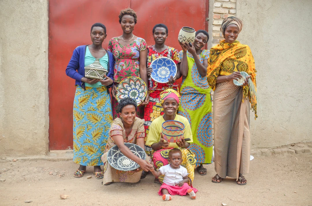 RWANDA Abstract Ivy Circular Tray 6 RWANDA Abstract Ivy Circular Tray