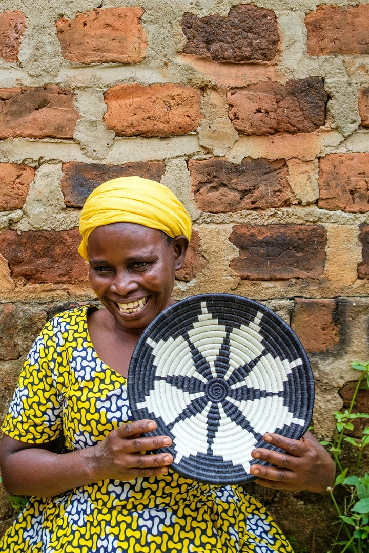 RWANDA HOME Medium Black Hope Round Basket 6 RWANDA HOME Medium Black Hope Round Basket